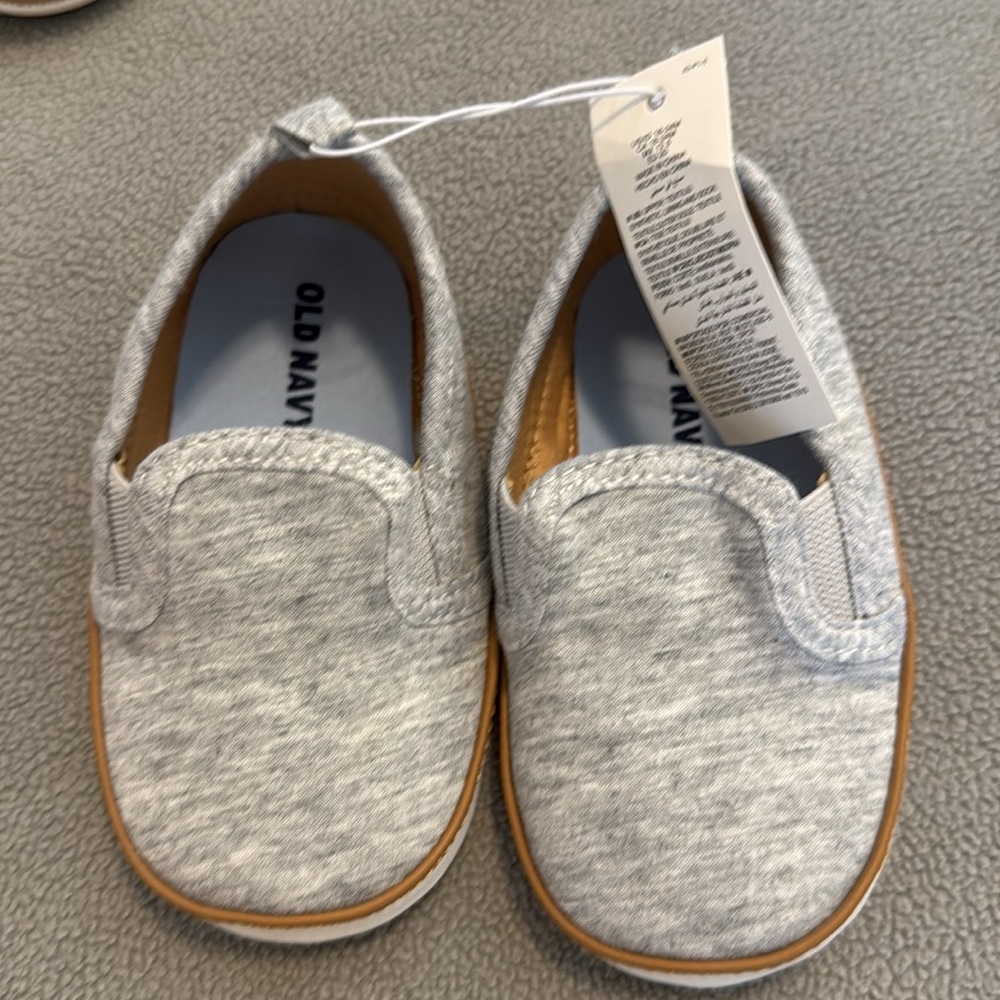 Lot of 5 girls shoes from Old Navy 18-24 months.  3 pair are new. - Picture 6 of 14